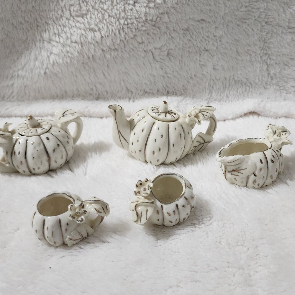 Ceramic, Mini Tea Set, Tea Pot, Sugar Bowl, Cream and two Cups, two have lids. - Picture 2 of 6